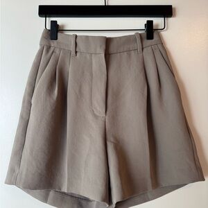 Aritzia Effortless Shorts Mid-Thigh